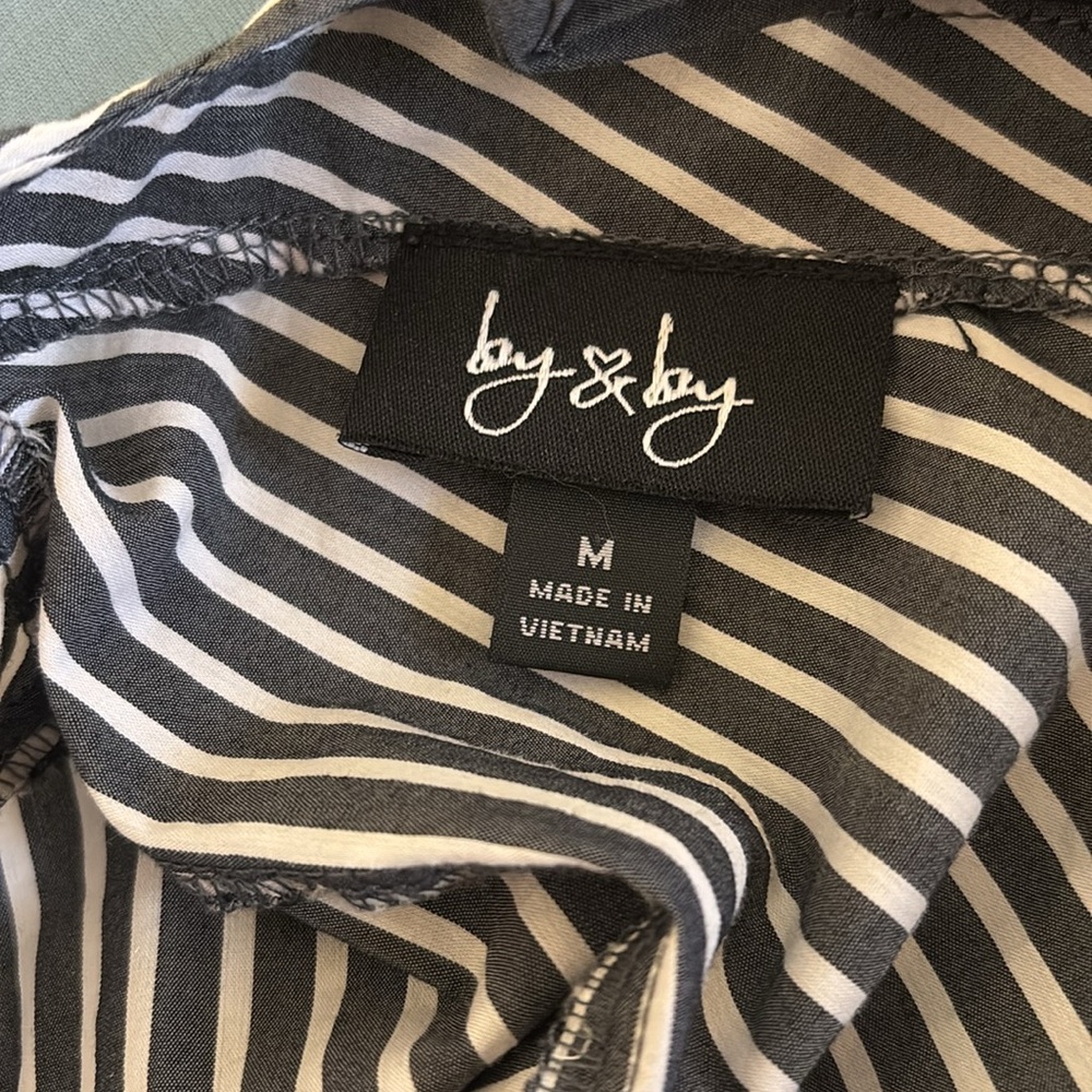BY & BY GRAY STRIPED TOP MEDIUM - Picture 3 of 7